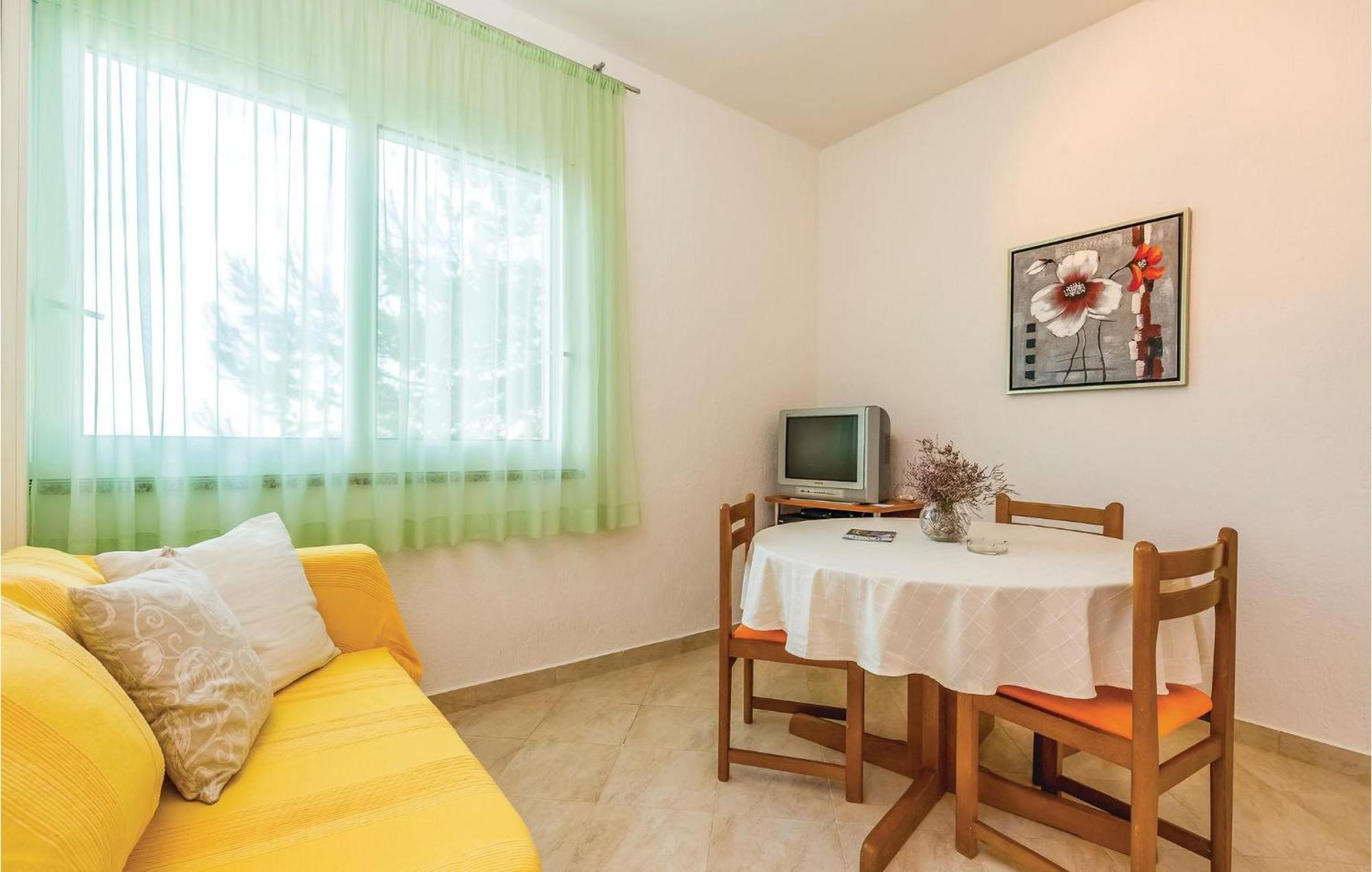 1 Bedroom Awesome Apartment In Supetarska Draga Exterior photo