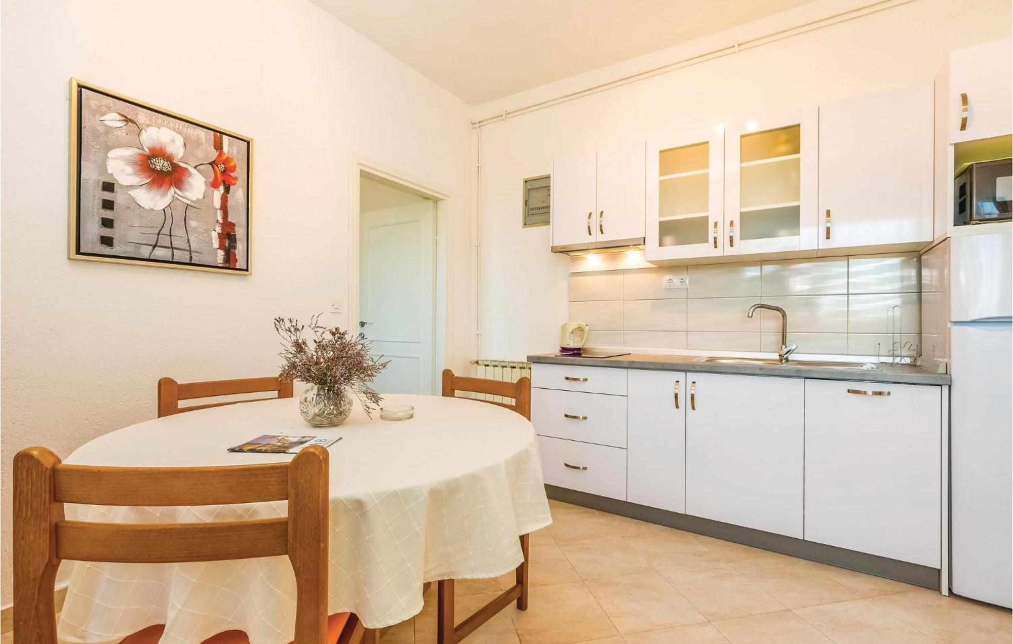 1 Bedroom Awesome Apartment In Supetarska Draga Exterior photo